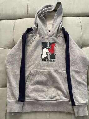 Tommy Hilfiger Gray Hooded Sweatshirt with Navy Accents